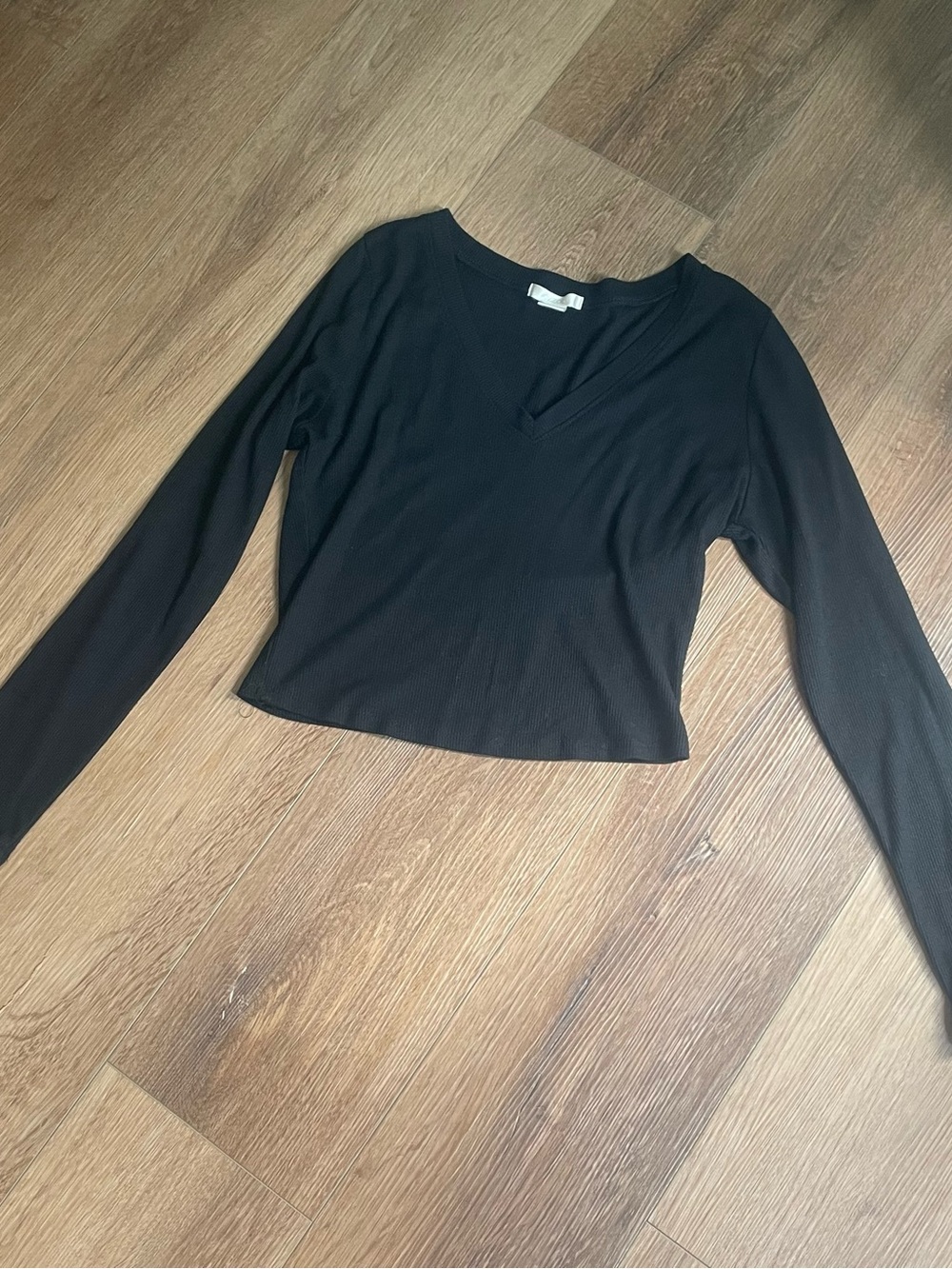 Women's Black V-Neck Long Sleeve Crop Top